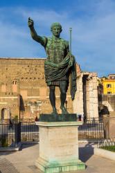 Statue of the Emperor Augustus with Trajan's Forum behind, Rome, Italy (photo) | Obraz na stenu