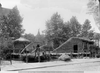 Lakeside village at the Universal Exhibition of 1889 in Paris, architect Charles Garnier (1825-98) (b/w photo) | Obraz na stenu