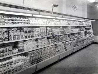 Cake and pudding mixture aisle, Woolworths store, 1956 (b/w photo) | Obraz na stenu