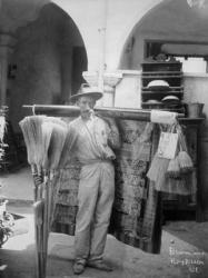 Broom and rug peddler in Cuba, c.1900 (b/w photo) | Obraz na stenu