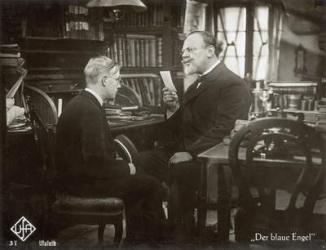 Still from the film "The Blue Angel" with Emil Jannings and Rolf Mueller, 1930 (b/w photo) | Obraz na stenu