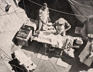 Field surgery on Gallipoli Peninsula, Turkey, 1915, from 'The War Illustrated Album deLuxe', published in London, 1916 (litho) | Obraz na stenu