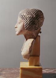 Left profile of the head of a Princess from the family of Akhenaten, New Kingdom (painted limestone) (see also 107940, 116813, 370211) | Obraz na stenu