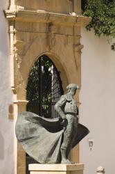 Statue of bullfighter Cayetano Ordonez outside the bullring (photo) | Obraz na stenu