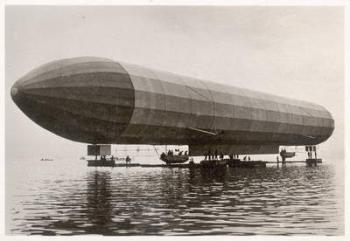 The Zeppelin LZ2, Friedrichshafen, 1905 (b/w photo) | Obraz na stenu